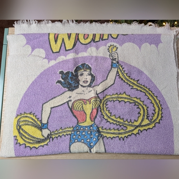 Wonder Woman Vintage 1970s Bath Towel - Picture 3 of 11